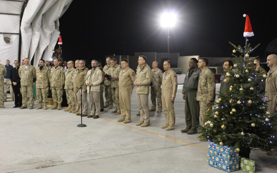 Prezydent składa żołnierzom życzenia świąteczne