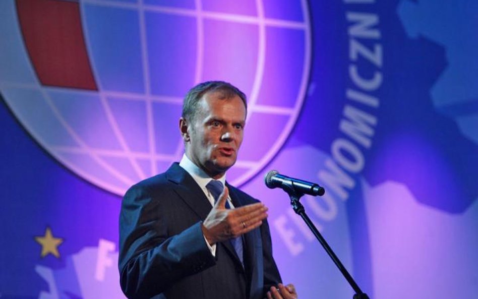 We wrześniu 2008 roku na Forum Ekonomicznym w Krynicy Donald Tusk ogłosił, że Polska w 2011 r. powin