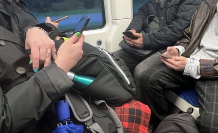 W autobusie i tramwaju nie pogadasz „na głośniku” i nie puścisz filmiku