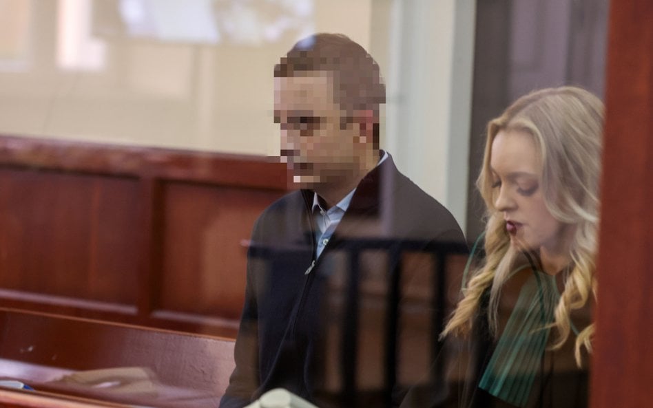 Oskarżony Sebastian M. (L) i jego obrońca Katarzyna Hebda (P) w Sądzie Rejonowym w Piotrkowie Trybun