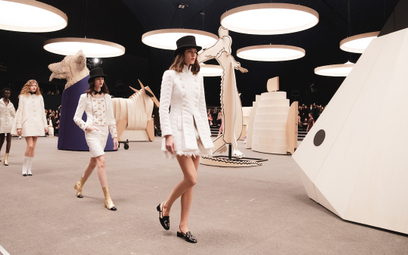 Pokaz Chanel haute couture 2023: baśniowa parada w królestwie zwierząt