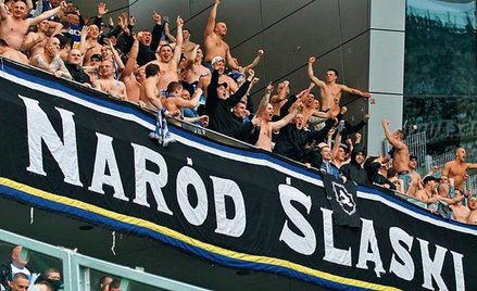 W weekend podczas meczu z warszawską Legią kibice Ruchu Chorzów manifestowali przynależność do „naro