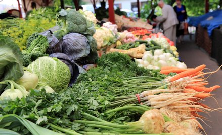 Posłowie PiS chcieli ułatwić handel w weekend. Zapomnieli, że niedziela to też weekend