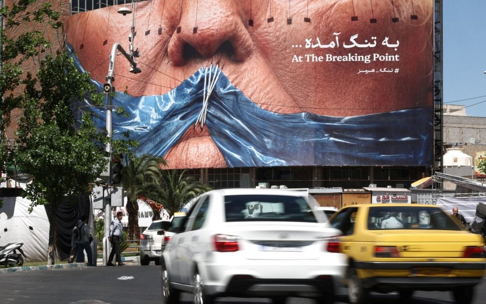 Teheran. Antyamerykański billboard przedstawiający prezydenta USA Donalda Trumpa i Cieśninę Ormuz