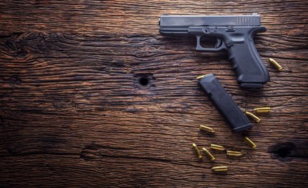 Nastolatka krytykowała użycie broni. Zginęła od przypadkowej kuli