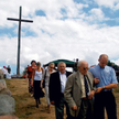 Jedynym symbolicznym miejscem upamiętniającym obławę jest krzyż w Gibach