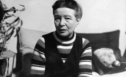 Simone de Beauvoir w – ujmując rzecz szowinistycznie i patriarchalnie – mało twarzowym sweterku