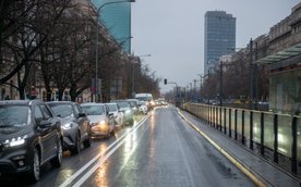 Kierowcy muszą przygotować się w piątek na utrudnienia w ruchu. Płynnej jeździe będą stać na przeszk