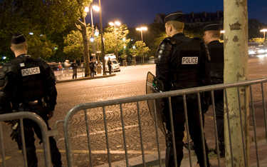 Strzelanina przed meczetem w Paryżu. Napastnik uciekł
