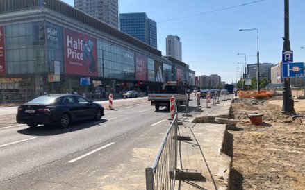 Wykopy i ogrodzenia budowlane wzdłuż Marszałkowskiej