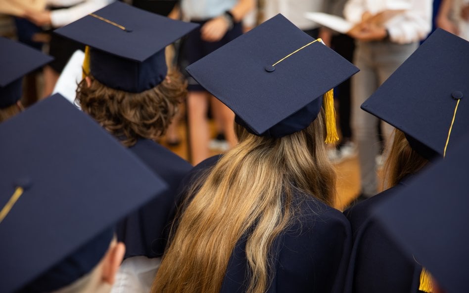 Uniwersytet ma prawo sam decydować, po jakim czasie nie można dokończyć studiów