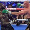 Deontay Wilder (z lewej) był w walce z Tysonem Furym człowiekiem bez życia, od pierwszego gongu aż d