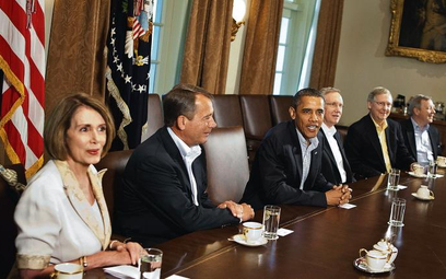 Prezydent USA Barack Obama (trzeci z lewej), zapowiada, że nadal będzie negocjował z demokratycznymi