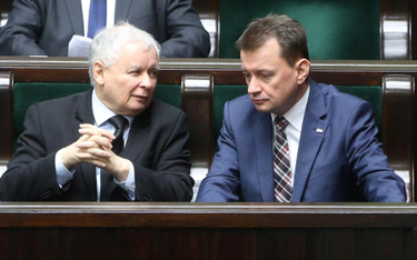 Mariusz Błaszczak wciąż będzie ministrem. Żółtodziób pozostaje w mundurówce