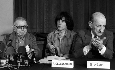 Od lewej: Jean-Paul Sartre, André Glucksmann, Raymond Aron. Paryż, 20 czerwca 1979 rok