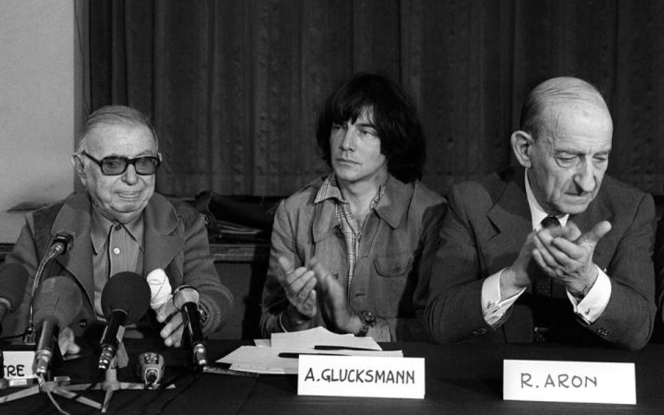 Od lewej: Jean-Paul Sartre, André Glucksmann, Raymond Aron. Paryż, 20 czerwca 1979 rok