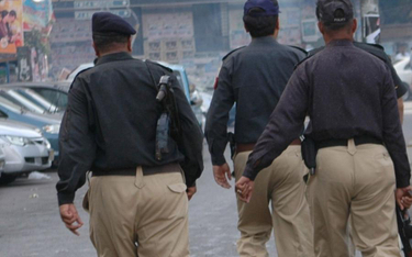 Pakistan: Policjanci oskarżeni o 3-dniowy gwałt na 22-latce