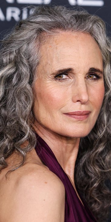 Największą popularność przyniosła Andie MacDowell rola w filmie „Cztery wesela i pogrzeb"