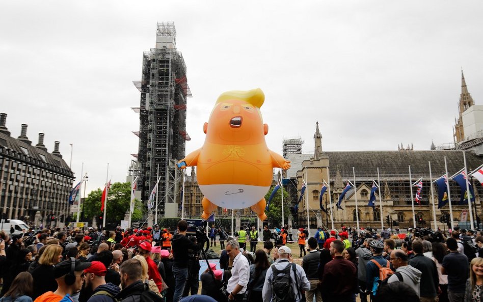 Protest w Londynie: Dziecko z twarzą Trumpa