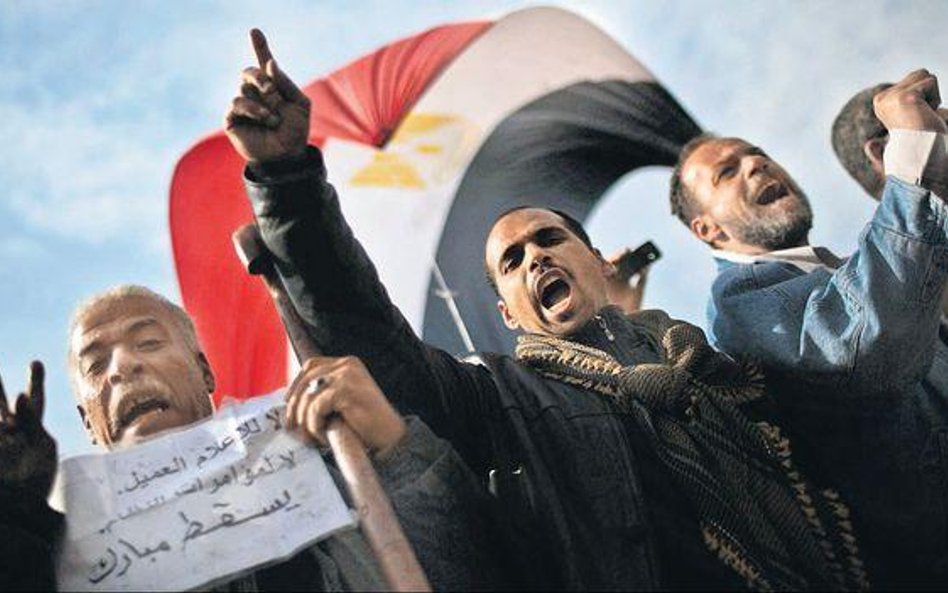 Zwolennicy egipskiej opozycji zwoływali się na demonstracje na portalach społecznościowych