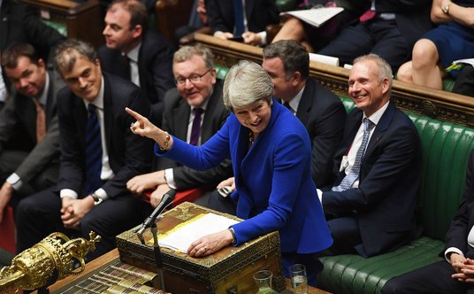 Theresa May ostatni raz jako premier odpowiada na pytania parlamentarzystów w Izbie Gmin