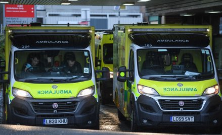 Karetki pogotowia na ulicach Londynu