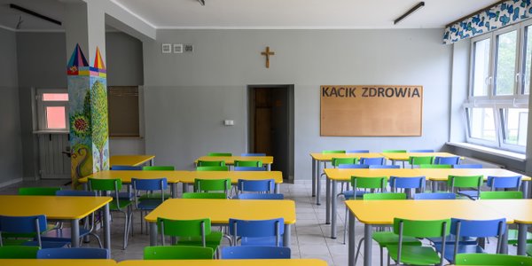 Polskie szkoły tracą uczniów, ale liczba podstawówek paradoksalnie rośnie