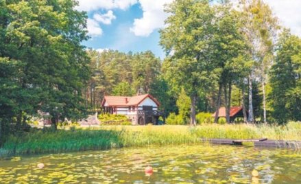 Teren z bezpośrednim dostępem do brzegu nie zawsze kosztuje majątek.