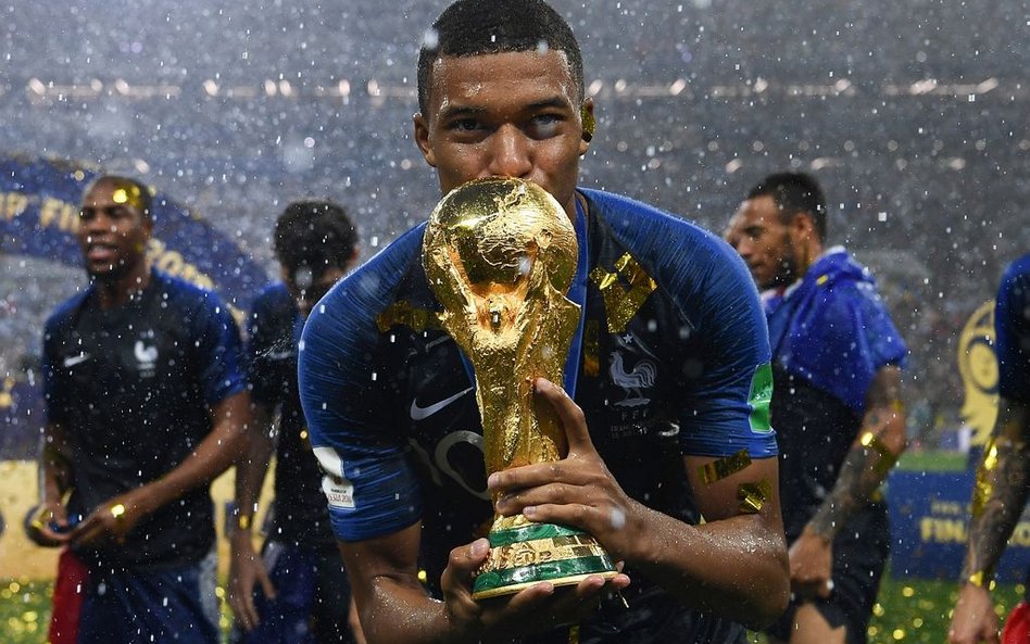 Mbappe prawie jak Pele, Pogba pisze historię