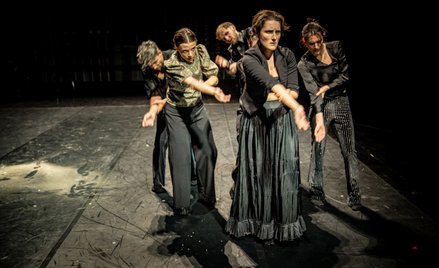 „Die Hundekot-Attacke” z Jeny. Spektakl o słynnych ataku choreografa na recezentkę teatralną