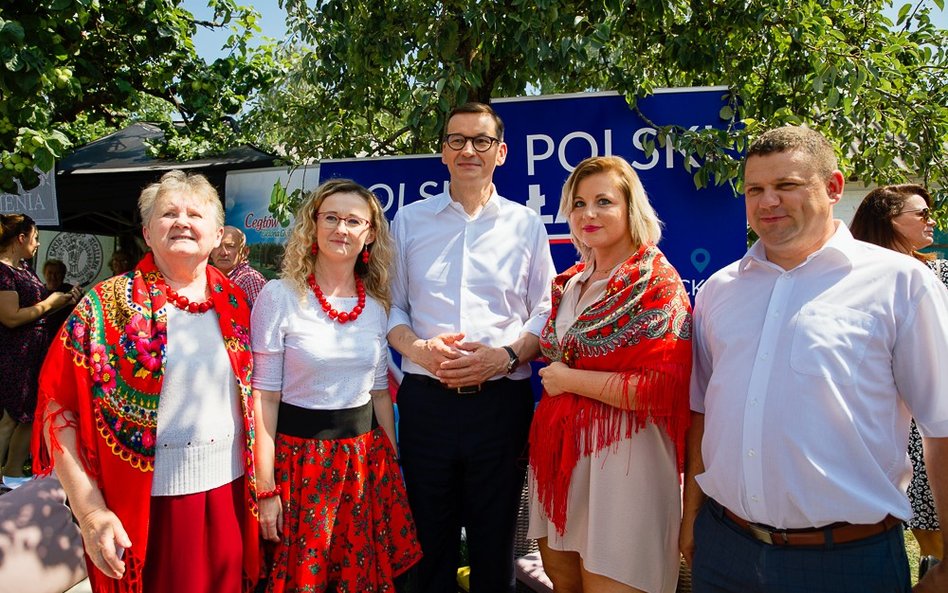 Gospodynie i strażacy będą odpłatnie namawiać do szczepień