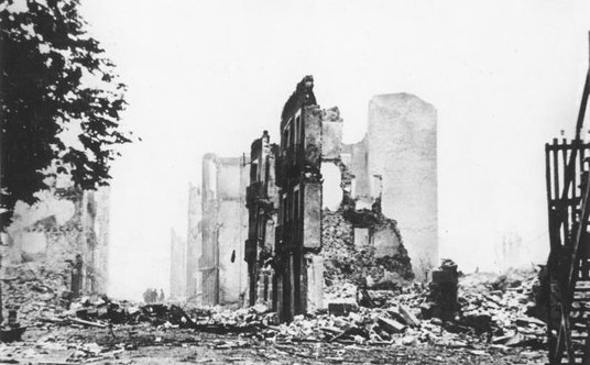 Zniszczenia Guerniki po nalocie w 1937 roku