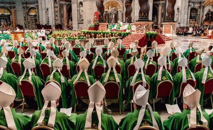 Scentralizowana struktura Kościoła to wielki atut w zglobalizowanym świecie. Ma jednak także swój ci