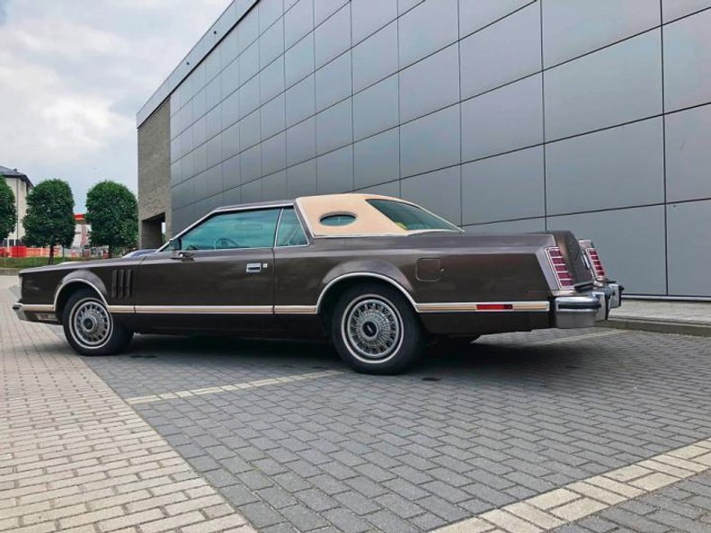 Wyrafinowane nadwozie coupé dysponuje wnętrzem limuzyny, mieszczącej sześć osób.