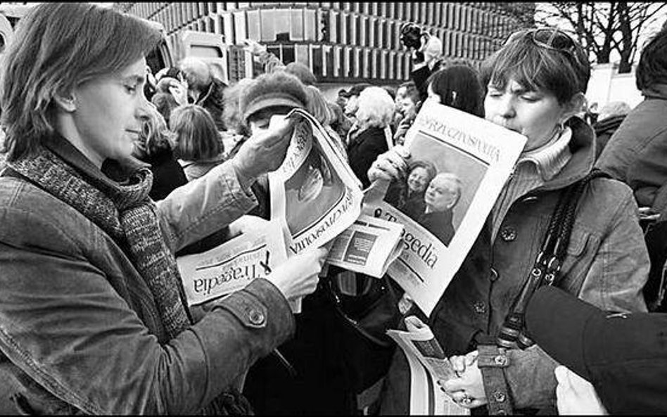 Specjalne wydania „Rz” – „Tragedia narodowa” – trafiły do rąk Polaków w sobotę i niedzielę