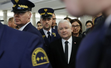 Sondaż: Czy Kaczyński powinien spotkać się z protestującymi?