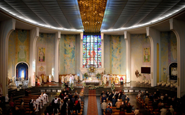 Biskupi znoszą dyspensę od uczestnictwa w niedzielnej mszy