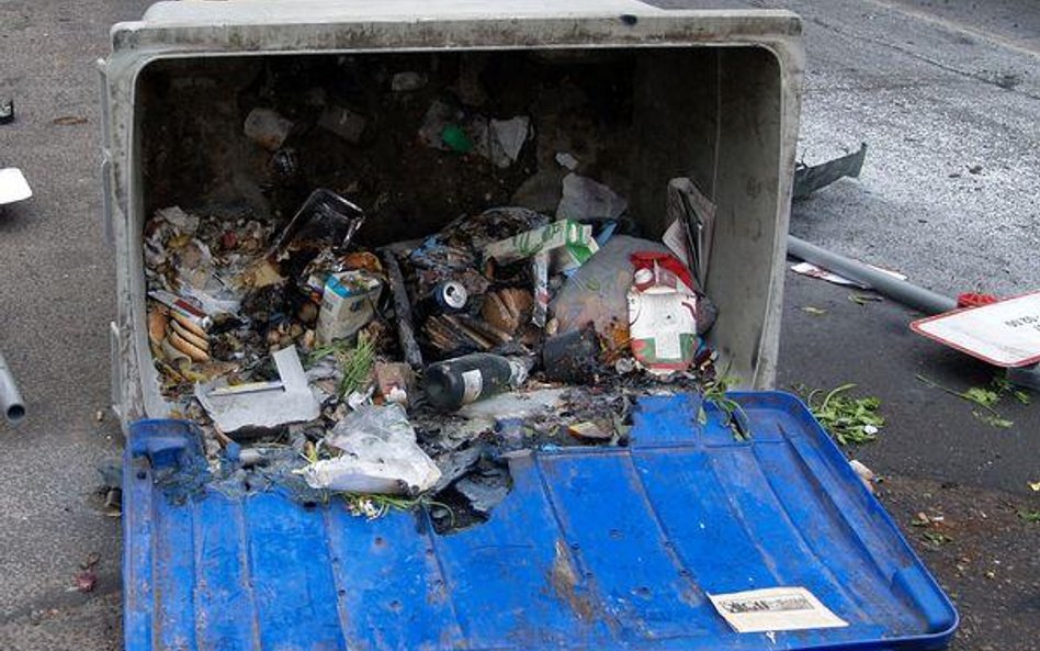 Gmina zwróci pieniądze, jeśli mieszkaniec sam zamówi śmieciarkę