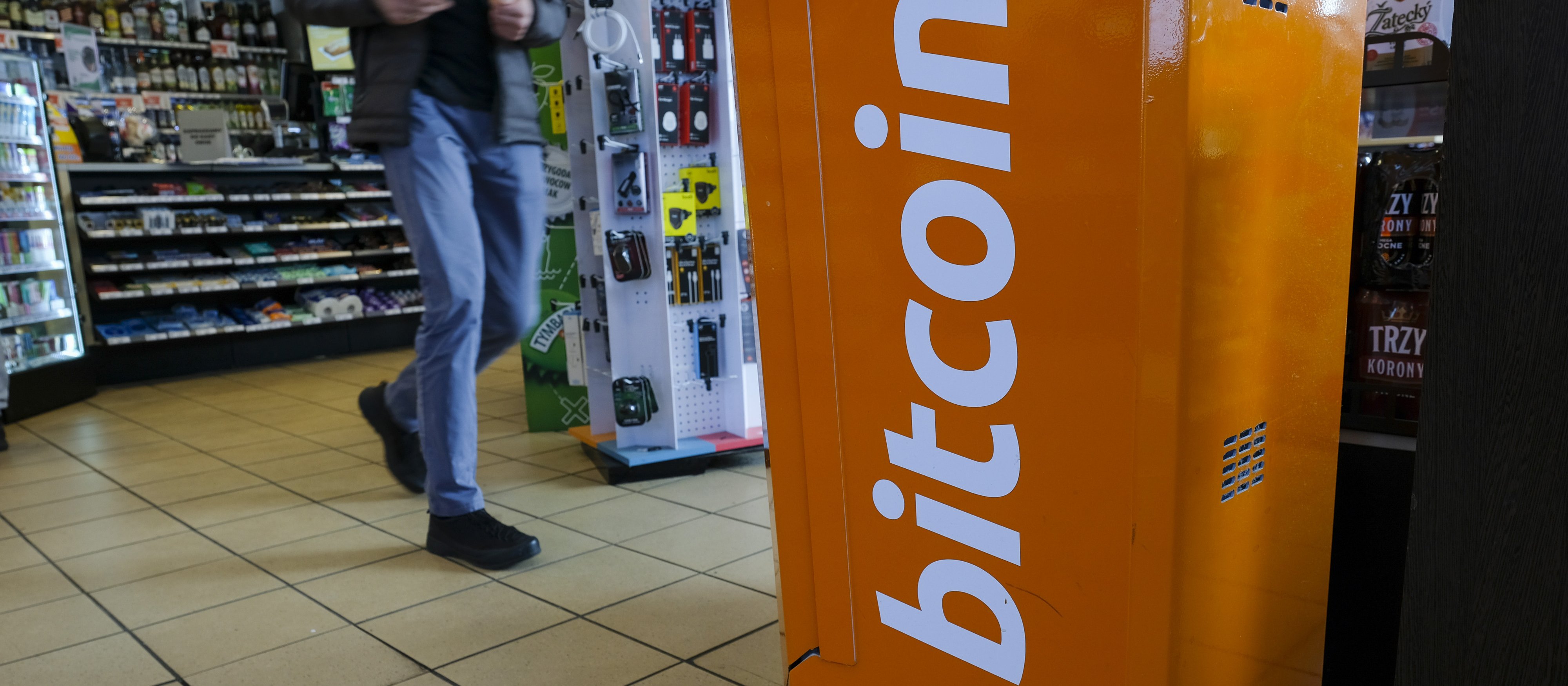 Kryptowaluty przez cały czas bez ustawy. XTB ma ból głowy