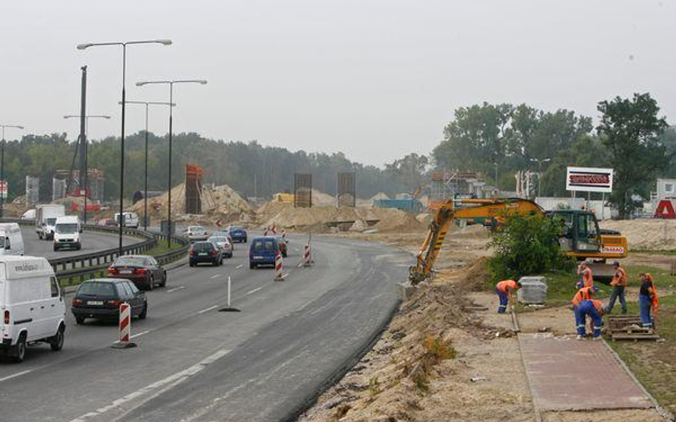 Na zasadzie pomocy rzeczowej gmina może wyremontować chodnik powiatowy