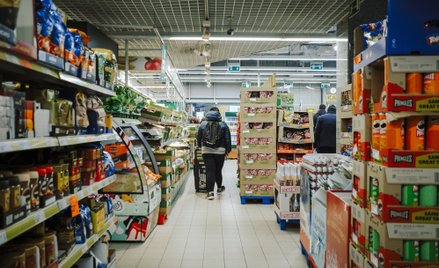 Przez pandemię Polacy kupują mniej alkoholu