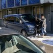 Jeden z zatrzymanych 18-latków (L) po przesłuchaniu w Prokuraturze Okręgowej w Katowicach