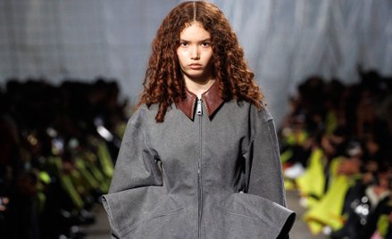 Pokaz kolekcji domu mody Alexander McQueen na sezon jesień/zima 2024