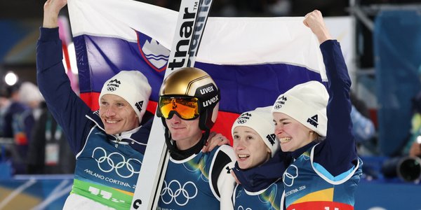Olimpijski konkurs drużyn mieszanych w skokach. Rodzeństwo na medal, Polacy daleko