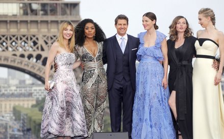 Alix Benezech, Angela Bassett, Tom Cruise, Michelle Monaghan, Rebecca Ferguson i Vanessa Kirby naprz
