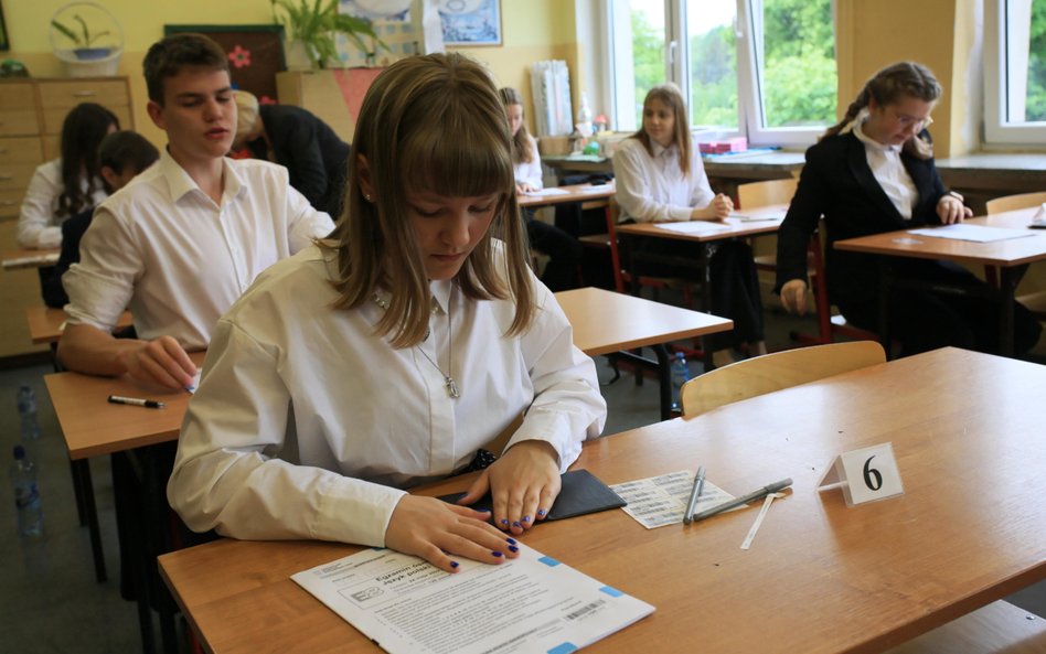 W tym roku podstawówkę skończyło ok. 230 tys. uczniów klas ósmych