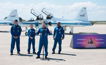 Czteroosobowa załoga Oriona składa się z dowódcy Reida Wisemana, pilota Victora Glovera, specjalistk
