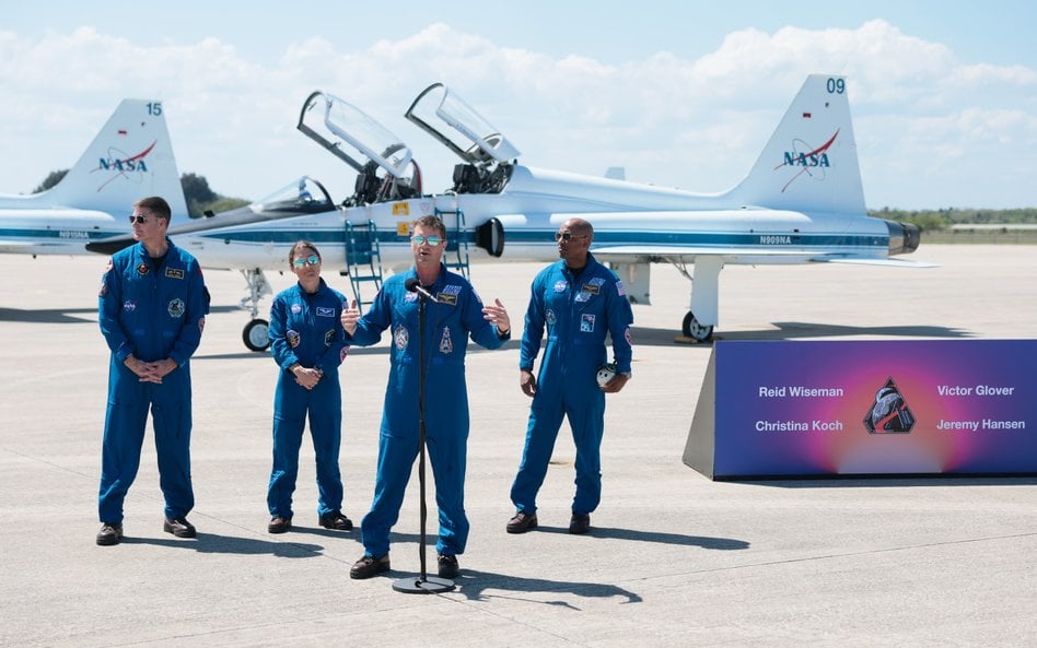 Czteroosobowa załoga Oriona składa się z dowódcy Reida Wisemana, pilota Victora Glovera, specjalistk