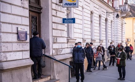 Żeby uniknąć kolejek w czasie pandemii, wielu Polaków przestawiło się na załatwianie spraw urzędowyc