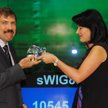 Wiktor Wiszniewieckij, prezes spółki Coal Energy, odbiera statuetkę byka podczas wczorajszego debiut